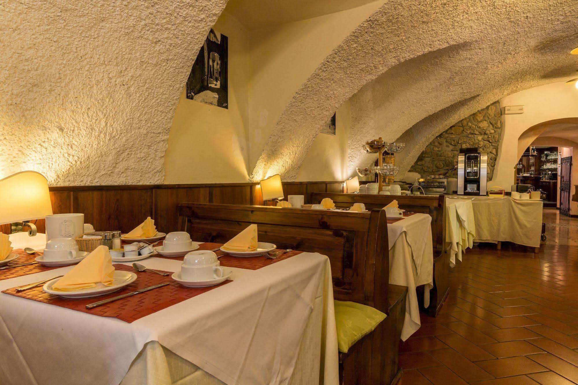 מאלצ'סינה Hotel Dolomiti מראה חיצוני תמונה
